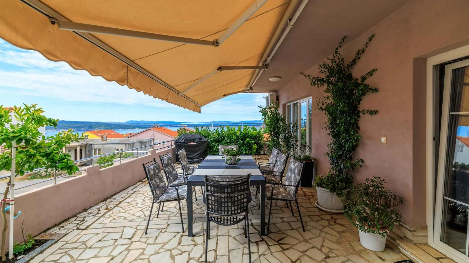 Apartment In Crikvenica 5468